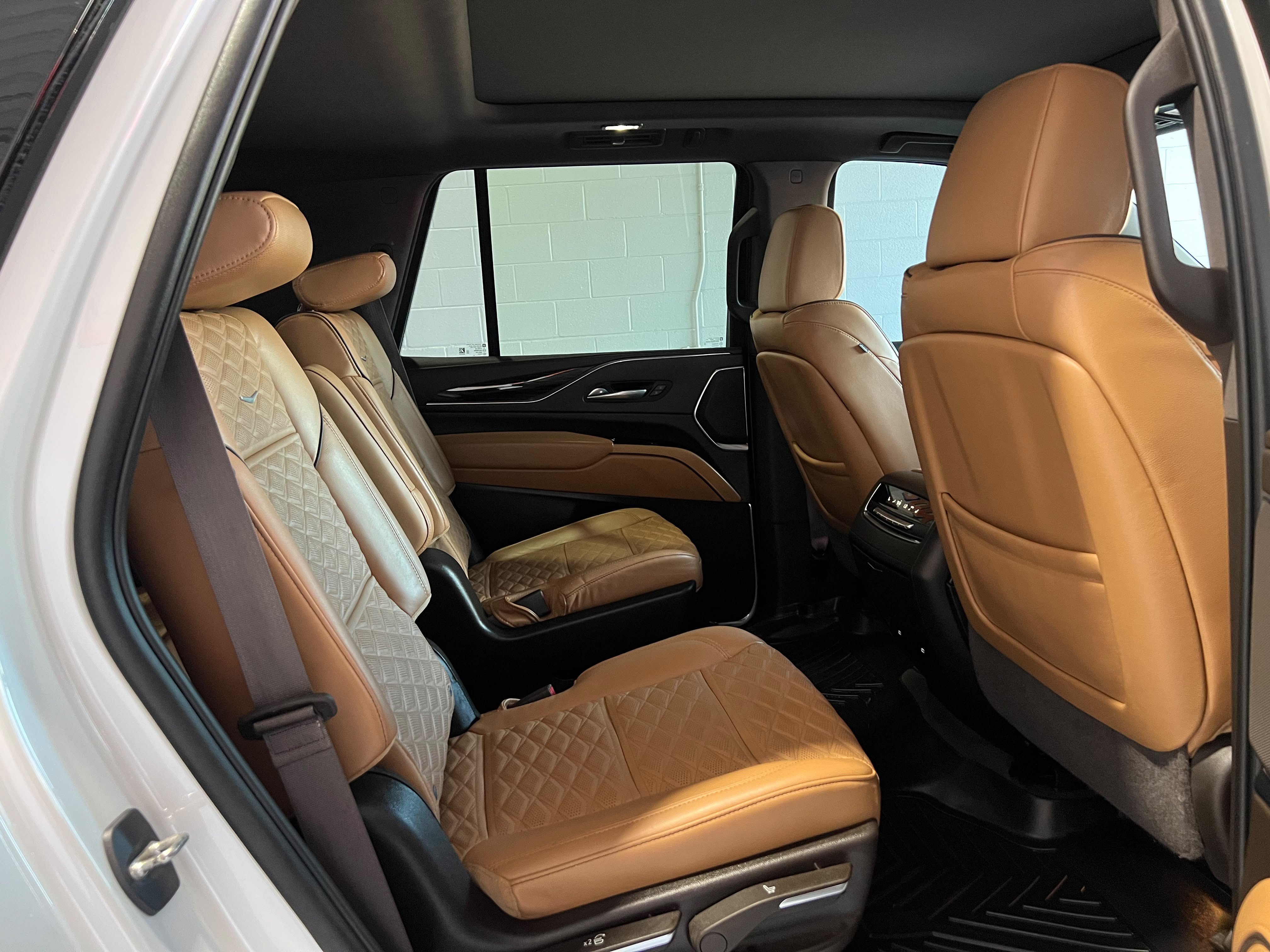 Used 2022 Cadillac Escalade Premium Luxury AWD/4WD image 10
