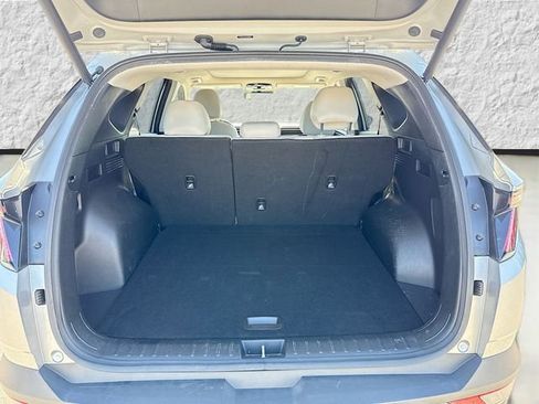 Used 2022 Hyundai Tucson Limited w/ Cargo Package FWD image 11