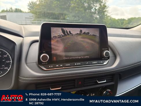 Used 2025 Nissan Rogue SV AWD/4WD image 16