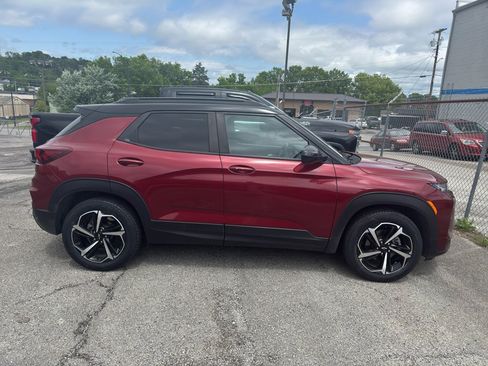 Used 2023 Chevrolet TrailBlazer RS w/ Sun and Liftgate Package FWD image 2