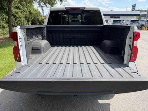 Used 2024 Chevrolet Silverado 1500 ZR2 w/ Technology Package AWD/4WD image 4