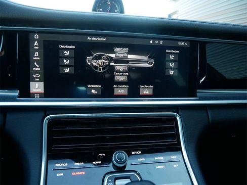 Used 2020 Porsche Panamera 4 image 15