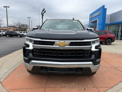 Used 2023 Chevrolet Silverado 1500 LT AWD/4WD image 2