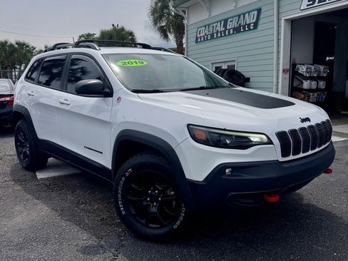 Used 2019 Jeep Cherokee Trailhawk w/ Comfort/Convenience Group AWD/4WD image 1