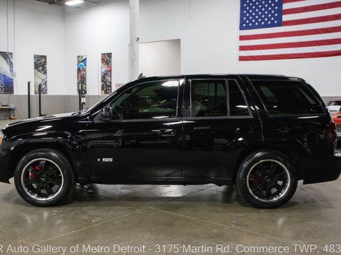Used 2008 Chevrolet TrailBlazer SS w/ Sun And 6-Disc Cd Package AWD/4WD image 3