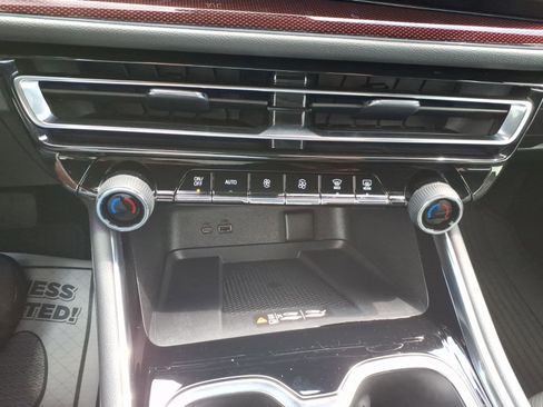 Used 2025 Chevrolet Traverse Z71 w/ Enhanced Driving Package AWD/4WD image 16