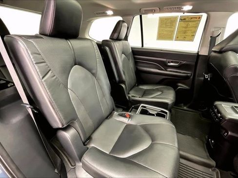 Used 2024 Toyota Grand Highlander Limited image 19