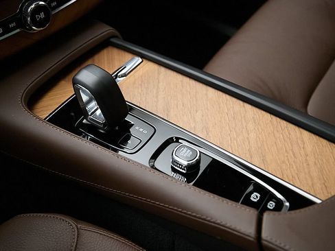 Certified 2023 Volvo XC90 B6 Plus w/ Protection Package Premier AWD/4WD image 13