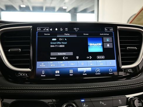 Used 2023 Chrysler Pacifica Touring-L FWD image 22