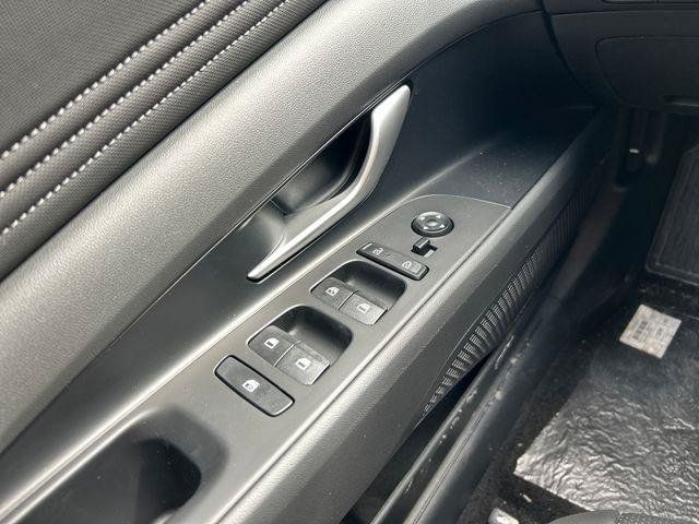 New 2026 Hyundai Elantra Limited FWD image 11