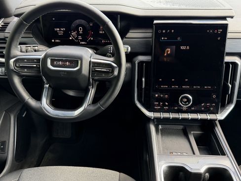 Used 2025 GMC Acadia Elevation image 8