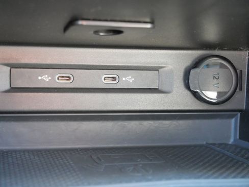 Certified 2024 Volkswagen Tiguan SE w/ Panoramic Sunroof Package FWD image 28