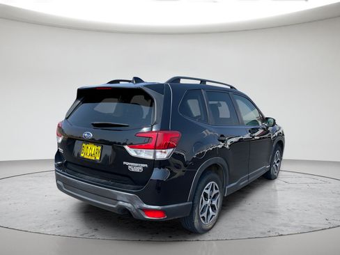 Used 2019 Subaru Forester Premium AWD/4WD image 3
