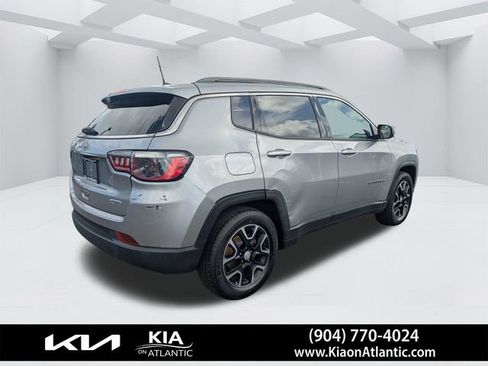 Used 2022 Jeep Compass Latitude FWD image 3