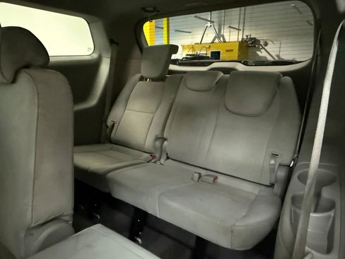 Used 2017 Kia Sedona LX image 18