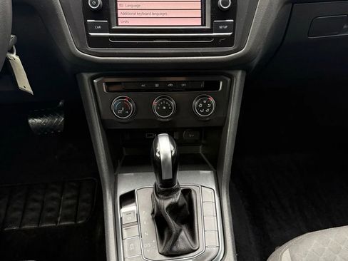 Used 2018 Volkswagen Tiguan S image 20