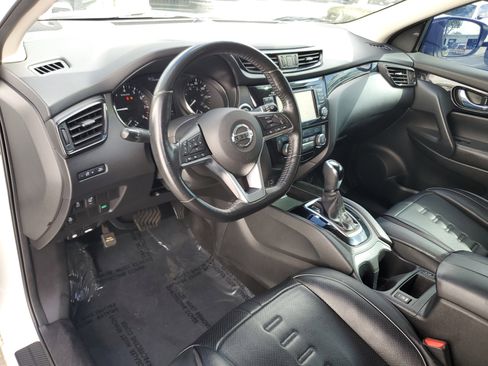 Used 2017 Nissan Rogue Sport SV w/ SV Premium Package image 19