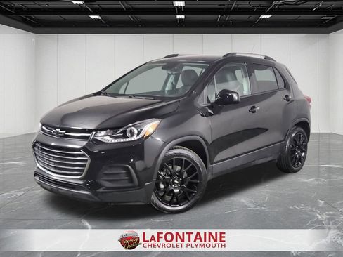 Certified 2022 Chevrolet Trax LT w/ Midnight Edition FWD image 1