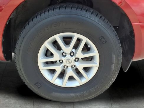 Used 2015 Nissan Frontier SV RWD image 9