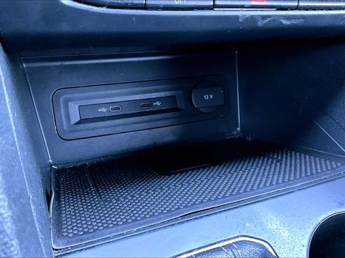 Used 2021 Volkswagen Atlas Cross Sport SE image 30