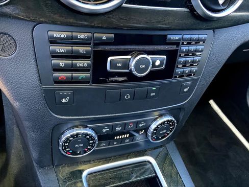 Used 2015 Mercedes-Benz GLK 350 4MATIC image 31