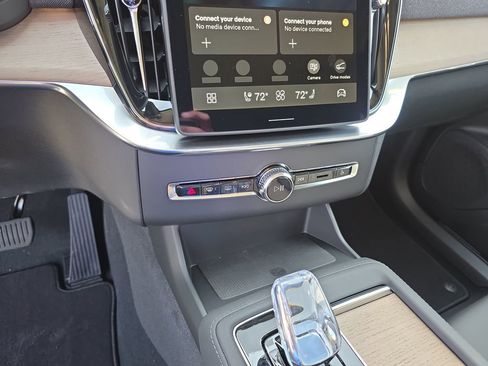 New 2026 Volvo XC90 B6 Plus w/ Protection Package Premier image 17