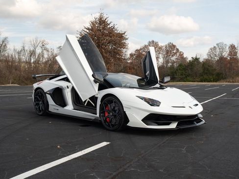 Used 2021 Lamborghini Aventador SVJ image 24