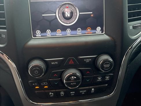 Used 2019 Jeep Grand Cherokee Laredo RWD image 14