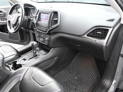 Used 2020 Jeep Cherokee Latitude Plus w/ Comfort/Convenience Group image 24