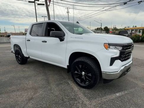Used 2024 Chevrolet Silverado 1500 LT AWD/4WD image 2
