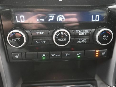 Used 2019 Subaru Ascent Premium w/ Popular Package #2 AWD/4WD image 19