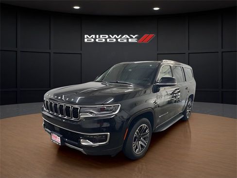 Used 2024 Jeep Wagoneer Series II w/ Flexible Seating Group image 2