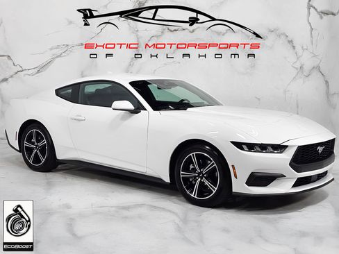 Used 2025 Ford Mustang Coupe image 1