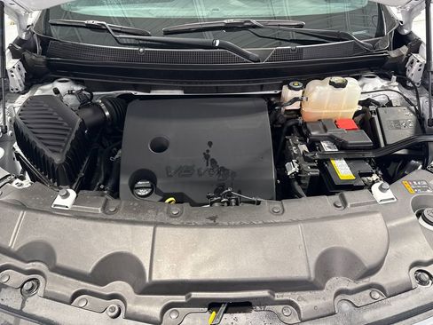 Used 2023 Chevrolet Traverse LT FWD image 46