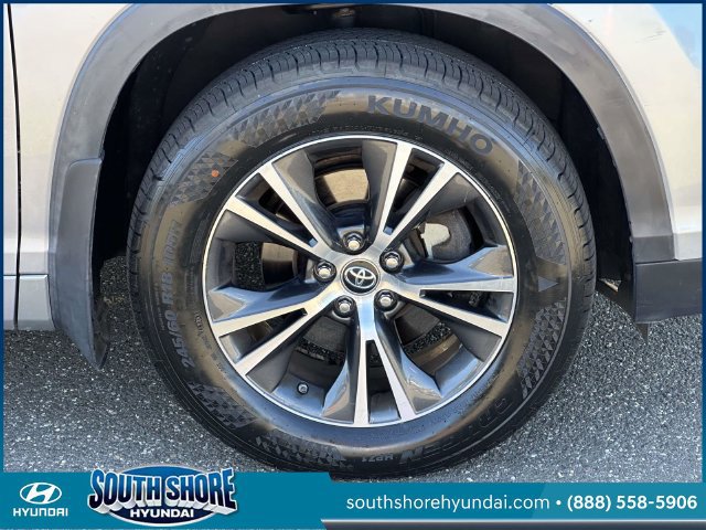 Used 2016 Toyota Highlander XLE AWD/4WD image 9