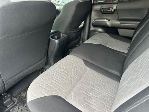 Used 2020 Toyota Tacoma TRD Sport image 4