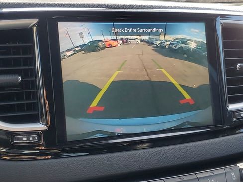 Used 2024 Chrysler Pacifica Touring-L image 24