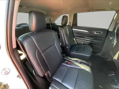 Used 2019 Toyota Highlander XLE w/ Protection Package #3 FWD image 25