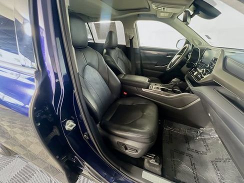 Used 2021 Toyota Highlander Limited FWD image 30