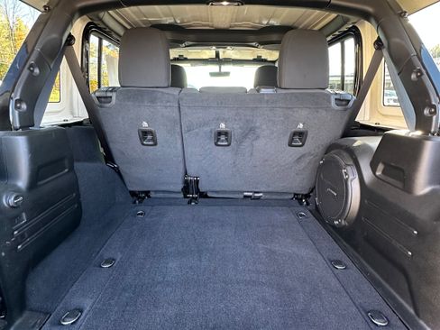 Used 2021 Jeep Wrangler Unlimited Rubicon AWD/4WD image 25