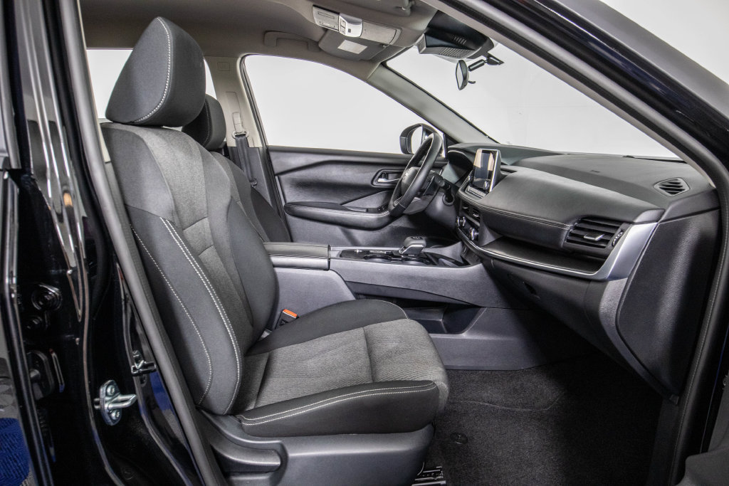 Used 2025 Nissan Rogue SV FWD image 11