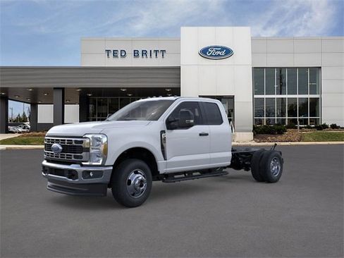 New 2025 Ford F350 XL w/ XL Chrome Package image 2