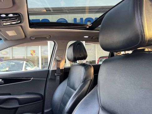 Used 2016 Kia Sorento SX image 18