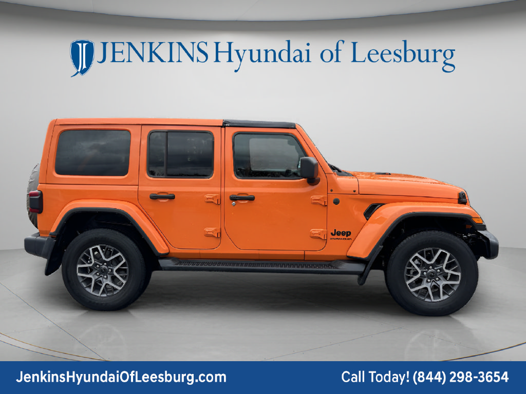 Used 2025 Jeep Wrangler Unlimited Sahara AWD/4WD image 3