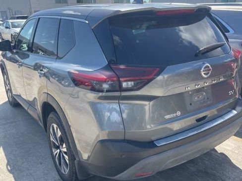 Used 2021 Nissan Rogue SV FWD image 2