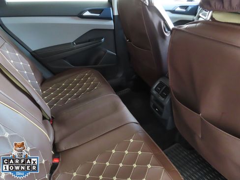 Used 2024 Volkswagen Taos SE image 25