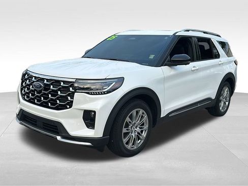 Used 2025 Ford Explorer Platinum image 3