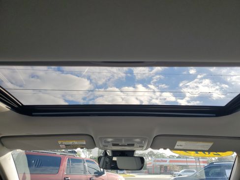 Used 2019 Toyota Highlander XLE image 20