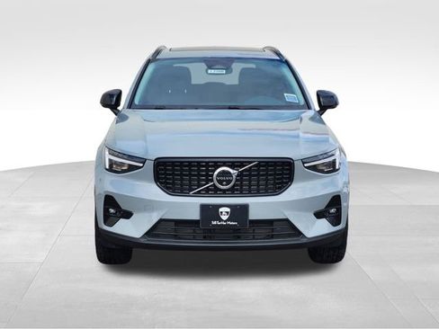 Certified 2025 Volvo XC40 B5 Ultra w/ Climate Package image 2