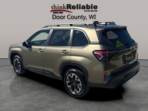 Used 2025 Subaru Forester Premium AWD/4WD image 3